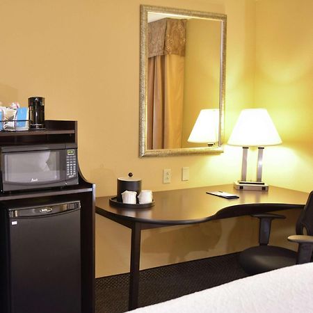 Hampton Inn & Suites Alexandria Buitenkant foto