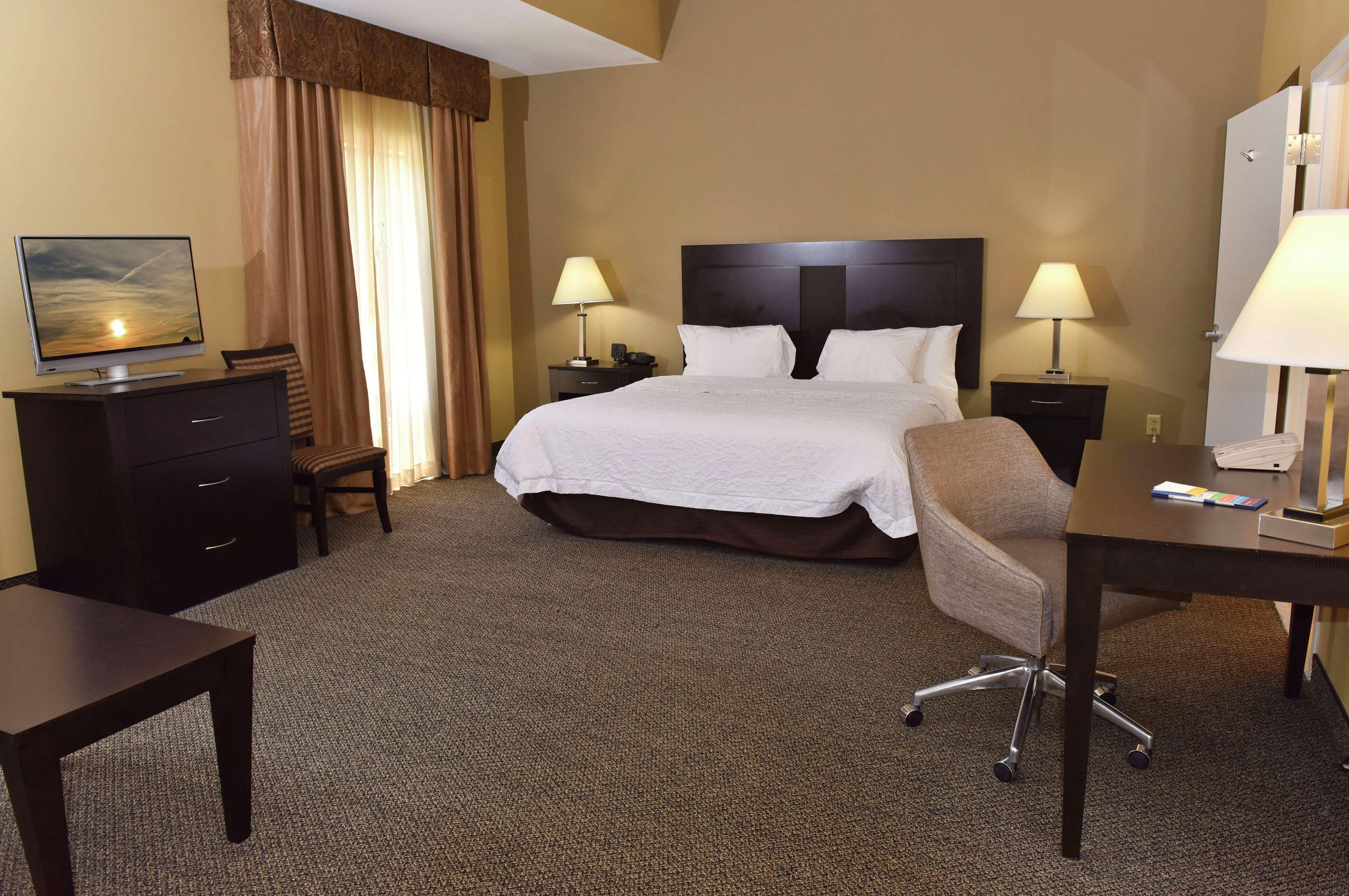 Hampton Inn & Suites Alexandria Buitenkant foto