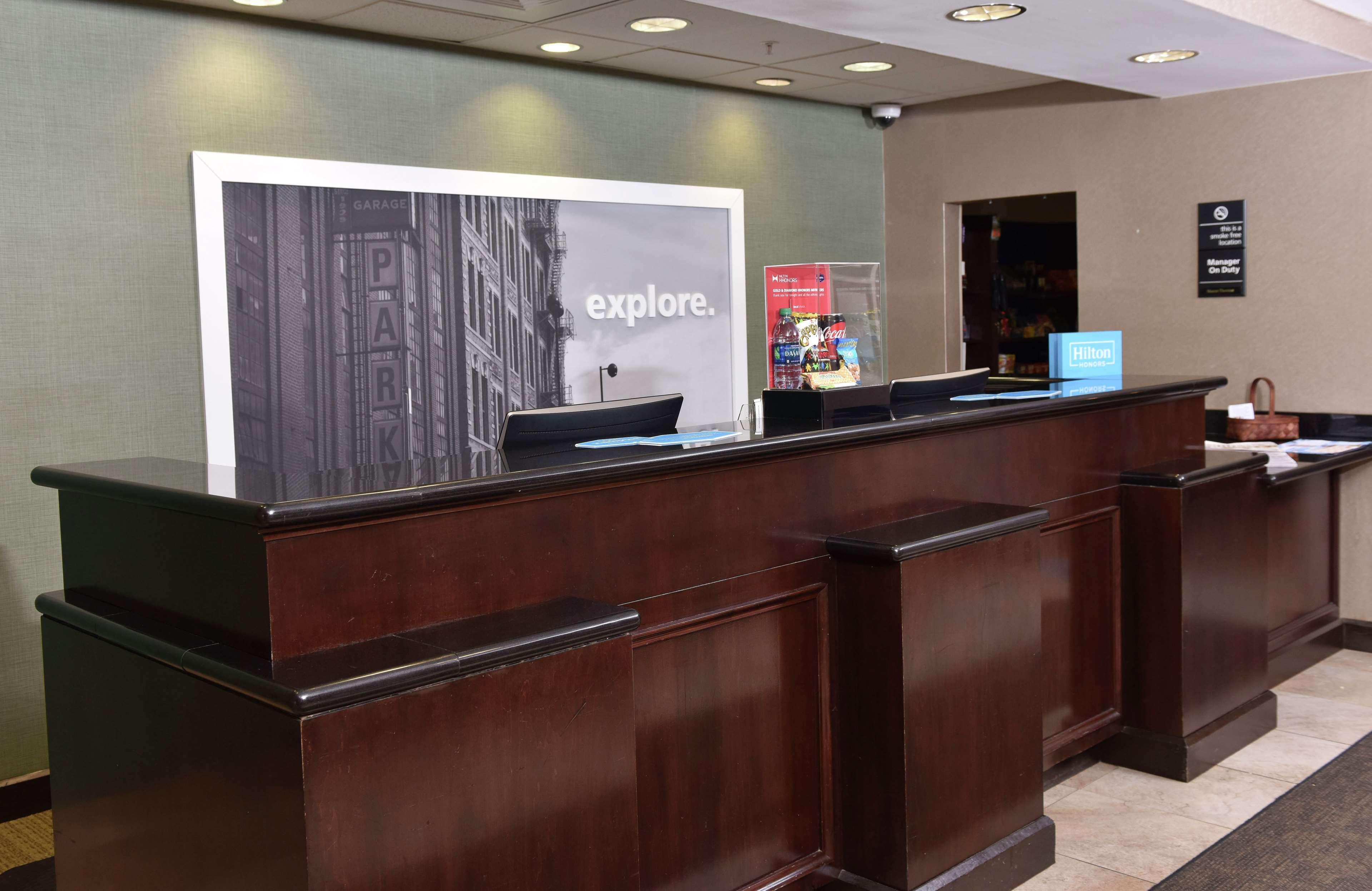 Hampton Inn & Suites Alexandria Buitenkant foto