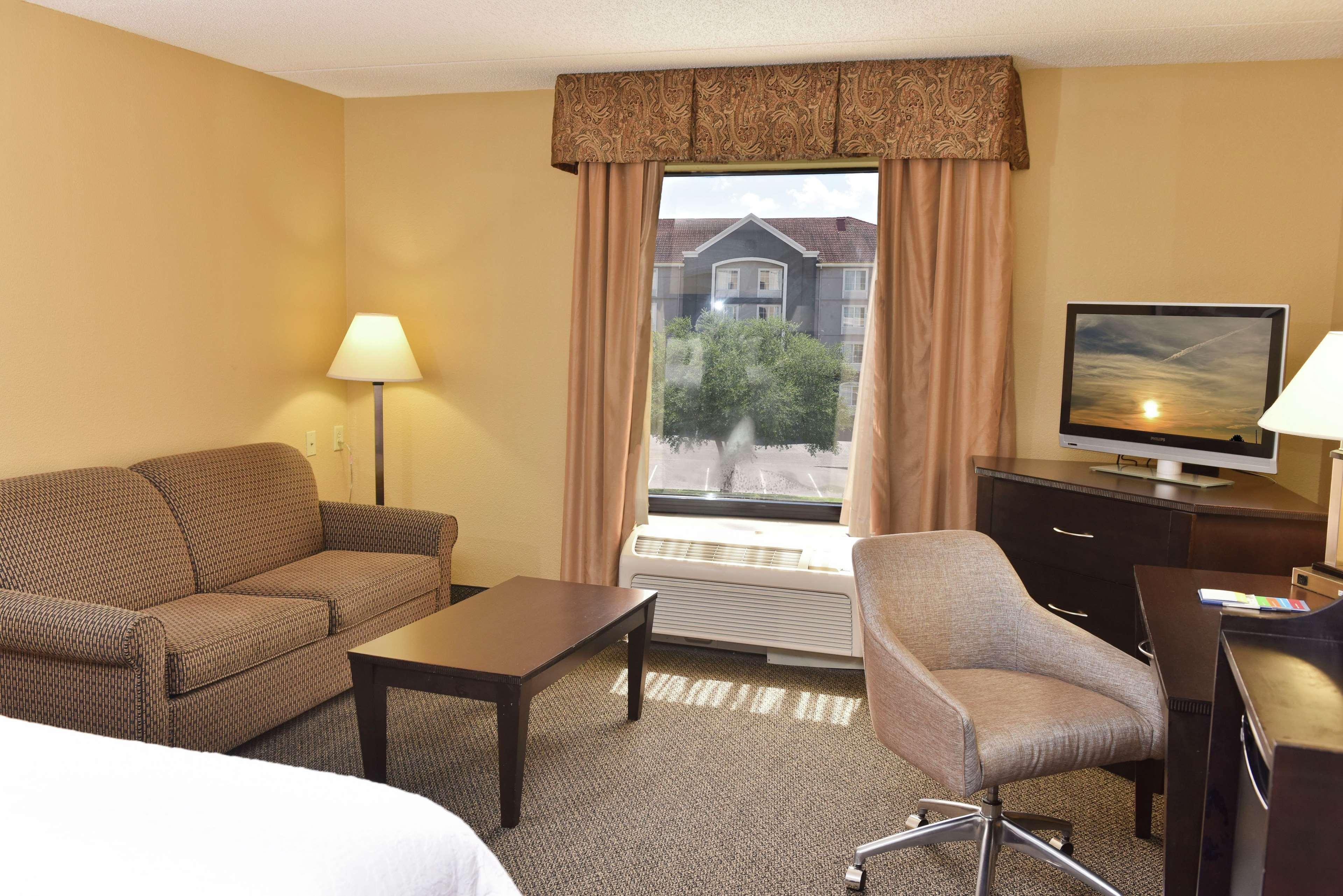 Hampton Inn & Suites Alexandria Buitenkant foto